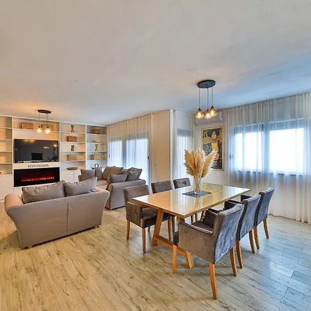 Charming With Outdoor Pool, Bbq, And Sun Deck In Tranquil Area Kastela