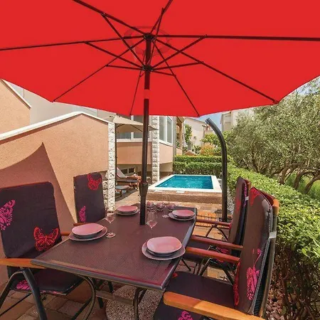 Charming With Outdoor Pool, Bbq, And Sun Deck In Tranquil Area Villa *