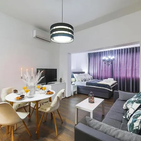 Charming With Outdoor Pool, Bbq, And Sun Deck In Tranquil Area Kastela