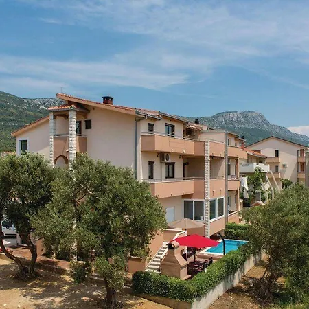 Charming With Outdoor Pool, Bbq, And Sun Deck In Tranquil Area Villa *
